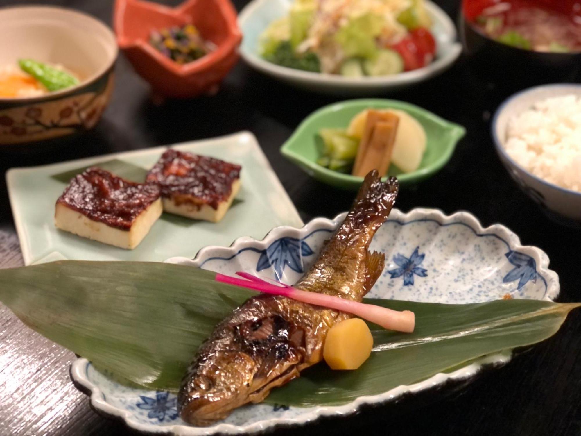 明治温泉旅館 茅野市 エクステリア 写真